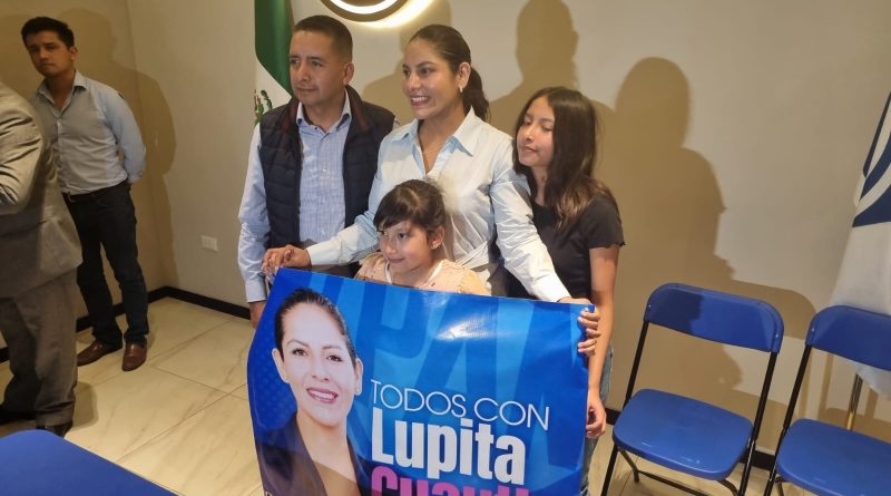 Lupita Cuautle se registró como aspirante a la presidencia de San Andrés Cholula